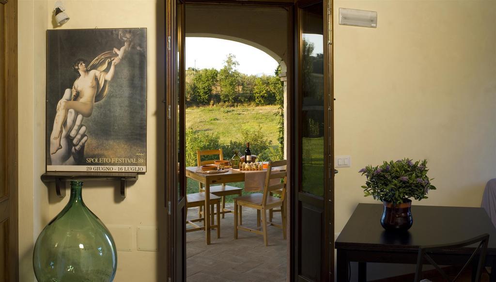 Aparthotel Borgo Le Capannelle Castel Ritaldi Exterior foto